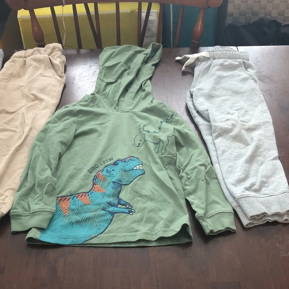 🥤 4T Green Dino Hoodie and Neutral Joggers Pants Set